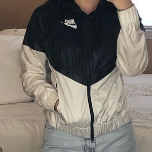 NIKE BLACK AND WHITE WINDBREAKER 🖤